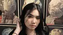 Pratama Arhan resmi menikah dengan Azizah Salsha, unggahan Marshella Aprilia pun menjadi sorotan. Dalam Story Instagramnya, Marshella unggah foto masa kecil bareng sang ayah dan momen saat ia menonton film. Bukan momennya yang menjadi sorotan, namun penggalan dialog "Pernahkah ini terjadi sebelumnya? Itu sangat menyakitkan” dalam film tersebut yang seakan menggambarkan suasana hatinya. (Liputan6.com/IG/@marshellaprilia)