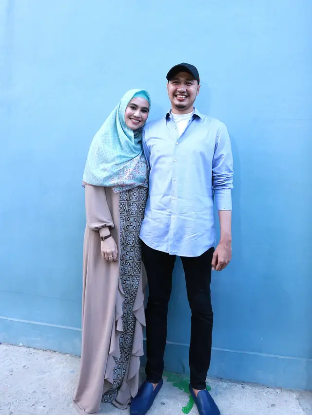 [Fimela] Kartika Putri dan Suami