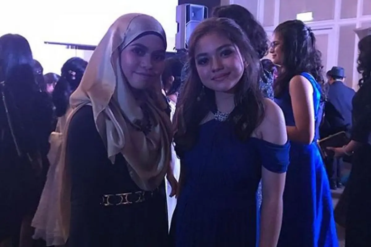 [Bintang] Dandan kayak Orang Dewasa Padahal Masih SD, Foto Gadis Cantik Ini Jadi Viral