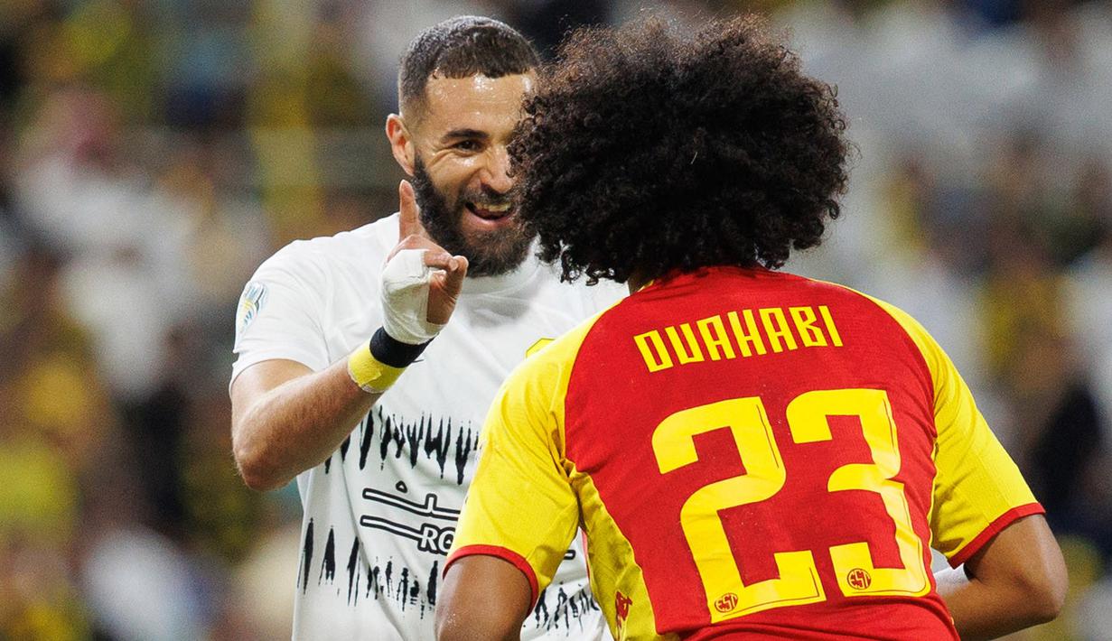 Peraih Ballon d'Or 2022 itu menjadi kunci kemenangan Al Ittihad dengan memborong satu gol dan satu assist. (Photo by AFP)