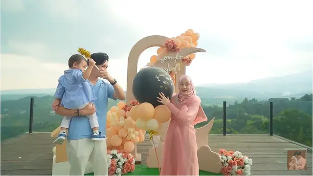 6 Potret Kejutan Gender Reveal Anak Kedua Dinda Hauw dan Rey Mbayang, Sederhana