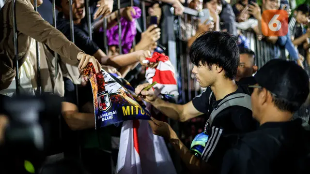 Foto: Kecewa Berat! Anak-Anak Jepang Ini Gagal Dapatkan Tanda Tangan Kaoru Mitoma