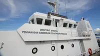 Butuh waktu sekitar 30 jam bagi Kapal Pengawas (KP) Hiu Macan Tutul 002 untuk menjelajahi perairan dari Batam ke Pulau Natuna, Kepri. (Richo Pramono/Liputan6.com)