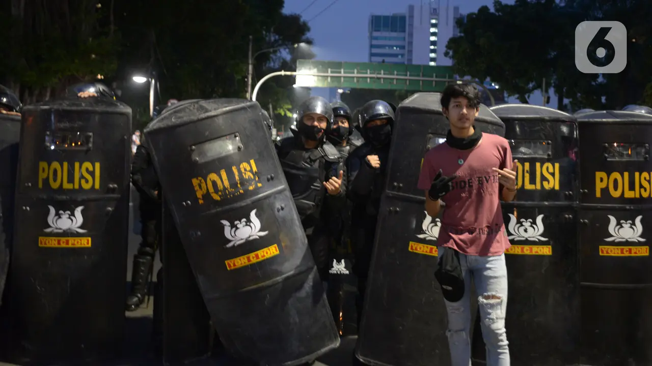 Marinir Kawal Pulang Massa Aksi Tolok UU Cipta Kerja