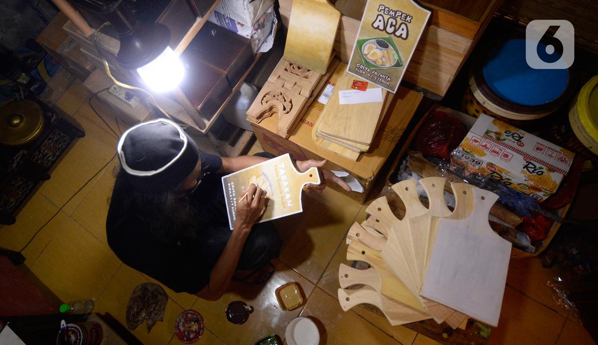 Foto Geliat Perajin Lekar Al Quran Di Masa Pandemi Bisnis Liputan6 Com