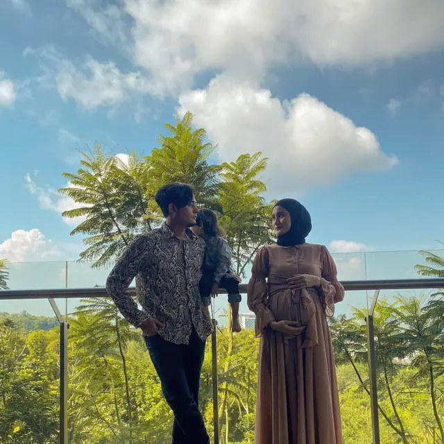 Sudah Terlihat, Ini 6 Potret Nadya Fricella Istri Miqdad Addausy Pamer Baby Bump