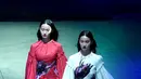 Para model memperagakan kreasi busana rancangan Zhang Zhaoda dan putrinya, Zhang Kaihui, dalam pembukaan Beijing Fashion Week di Beijing, ibu kota China (15/9/2020). (Xinhua/Chen Jianli)