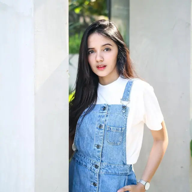 Rhesma Anissa (Sumber: Instagram/rhesmanissa_)