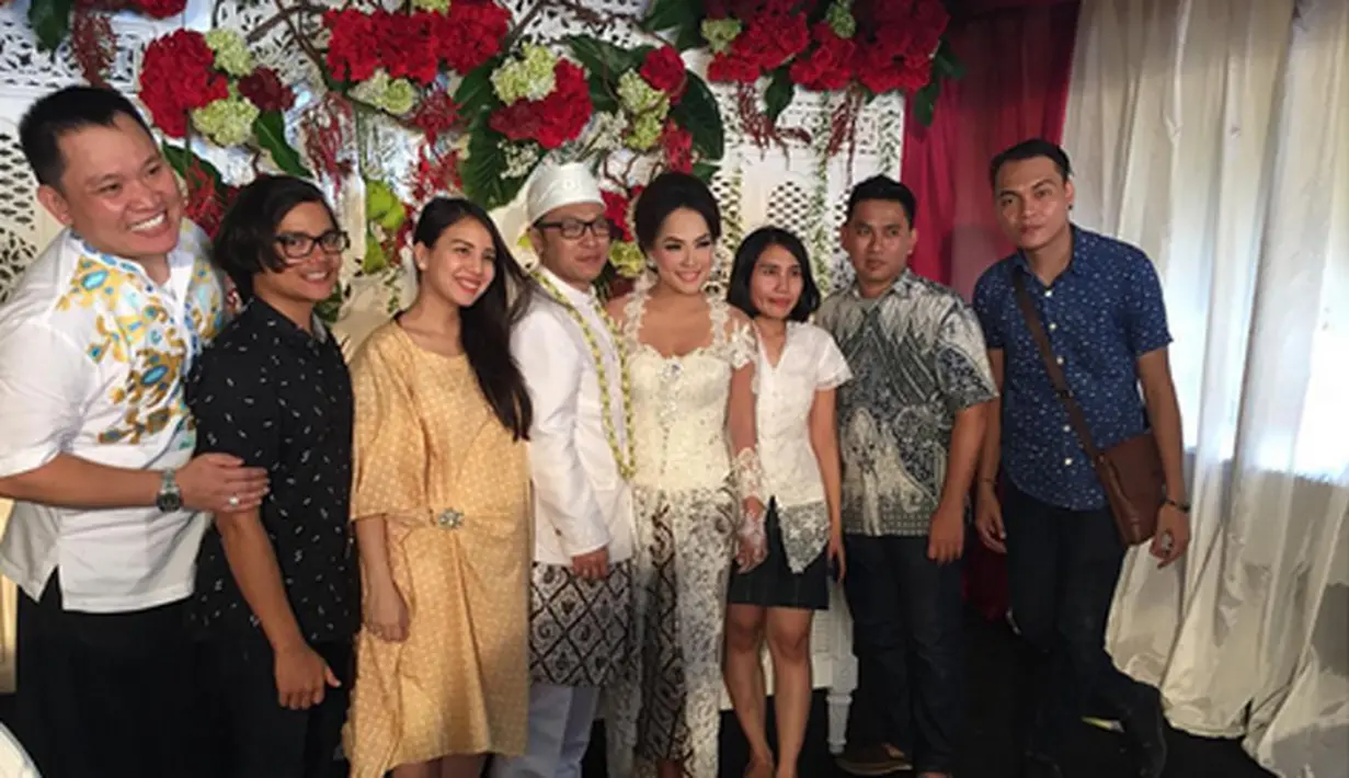 Jenny beralasan, setelah resepsi selesai langsung bekerja seperti biasa. (Instagram/@jennycortez_dj)