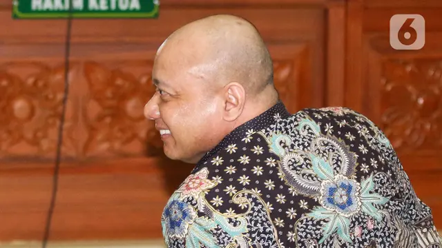Teddy Minahasa Penuh Senyum saat Jalani Sidang Vonis Kasus Narkoba
