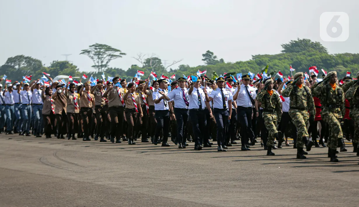 Selain upacara, fly pass formasi 77 juga akan dilakukan oleh pesawat F-16, serta demo darat dan demo udara yang terdiri dari terjun penyelamatan, pembebasan sandera, close air support, dan atraksi tempur di udara. (Liputan6.com/Faizal Fanani)