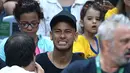 Salah satu ekspresi Neymar saat menyaksikan  tim bola voli Brasil berhasil meraih medali emas pada laga final bola voli putra  Olimpiade Rio 2016 melawan Italia di Stadion Maracanazinho, Rio de Janeiro, (21/8/2016). (AFP/Johannes Eisele)