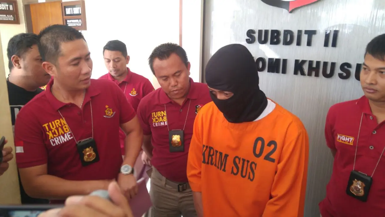 Akun FB Wanita Seksi Ini Ternyata....