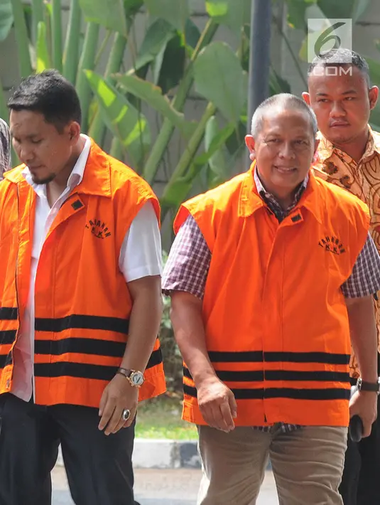 Ahmadi diperiksa KPK terkait suap proyek infrastruktur dari Dana Otonomi Khusus Aceh Anggaran 2018 dan Anjas Asmara terkait melakukan suap proyek infrastruktur di kawasan Lampung Selatan.(merdeka.com/dwi narwoko)