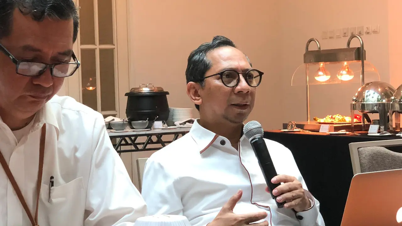 Sekretaris Kementerian Koordinator Bidang Kemaritiman dan Investasi Ayodhia Kalake, menjelaskan mengenai KTT AIS forum yang akan diselenggarakan pada 11 Oktober 2023 di Bali. (Tira/Liputan6.com)