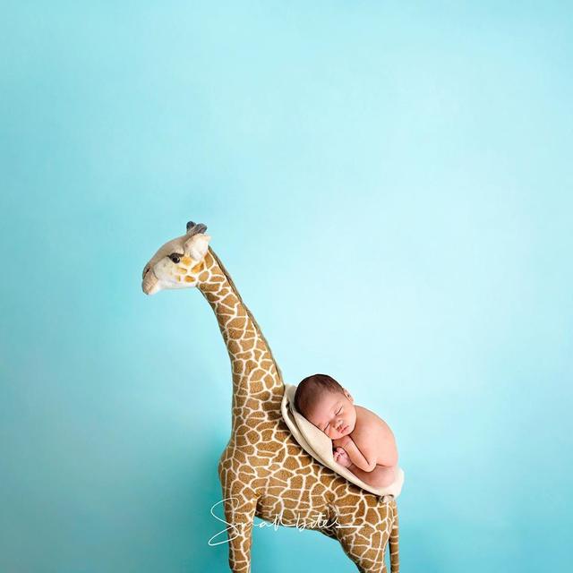 6 Gaya Pemotretan Baby Athar, Anak Citra Kirana yang Curi Perhatian