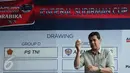 Empat perwakilan yang akan berlaga di babak delapan besar Piala Jenderal Sudirman 2015 mengambil bola undian di Jakarta, Kamis (3/12/2015). Babak 8 besar akan berlangsung di dua kota, Solo dan Sleman. (Liputan6.com/Helmi Fithriansyah)