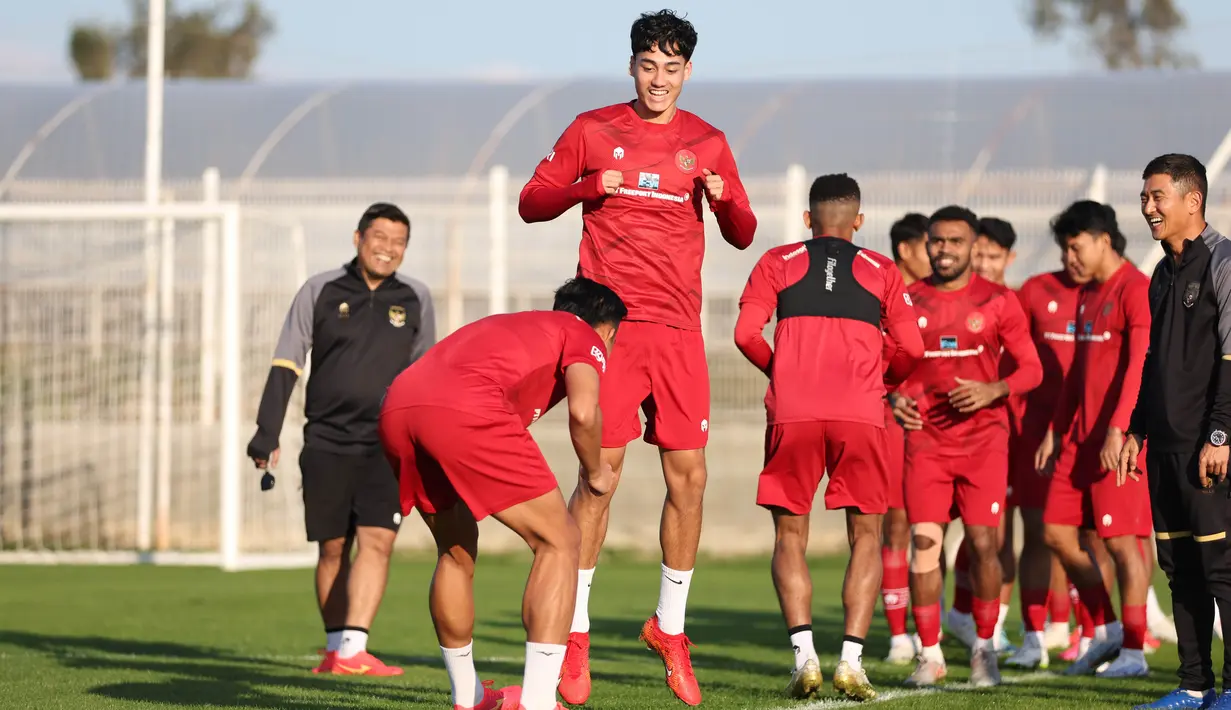 <p>Ekspresi gembira pemain Timnas Indonesia, Rafael Struick saat menjalani sesi latihan dalam program pemusatan latihan di Turki, Minggu (31/12/2023). (Dok. PSSI)</p>