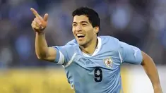Selebrasi striker Uruguay Luis Suarez usai menjebol gawang Belanda dalam partai persahabatan di Montevideo, 8 Juni 2011. AFP PHOTO/Miguel ROJO