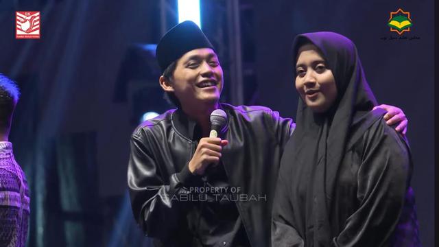 Keren Pool, 5 Potret Gus Iqdam Main Drum dan Nyanyi Bareng Slank di Malam Tahun Baru