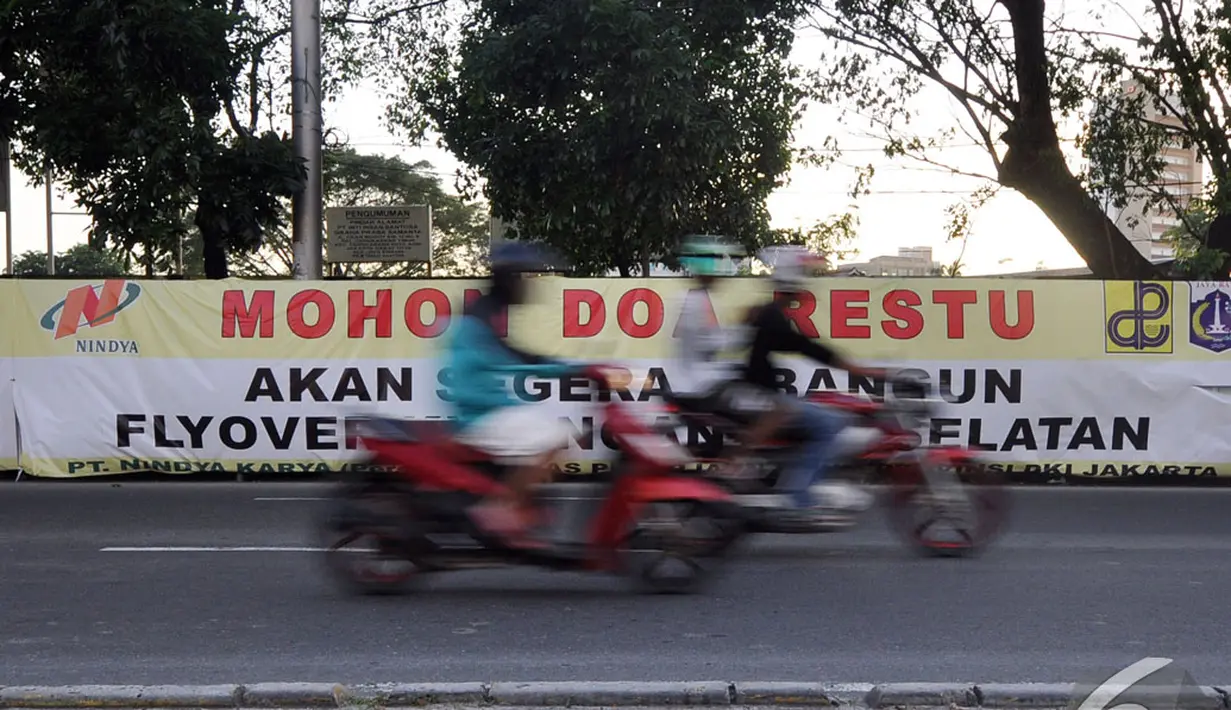 Pemerintah Provinsi DKI Jakarta akan membangun jalan layang (Flyover) di Kuningan selatan, Jakarta, Senin (12/1/2015). (Liputan6.com/Miftahul Hayat) 
