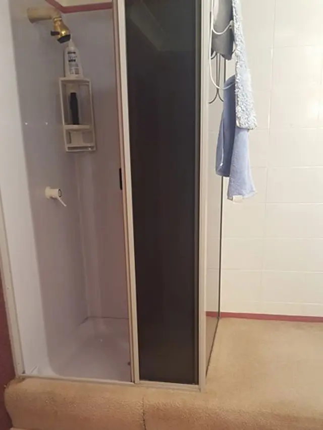 kamar mandi absurd