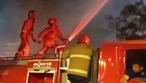 Kebakaran Nipah Mall Makassar, 18 Unit Damkar Dikerahkan