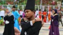 Penampilan penari sufi saat memeriahkan Harlah ke-73 Muslimat NU di SUGBK, Jakarta, Minggu (27/1). Acara ini dihadiri 100 ribu kader Muslimat NUse-Indonesia. (Liputan6.com/JohanTallo)