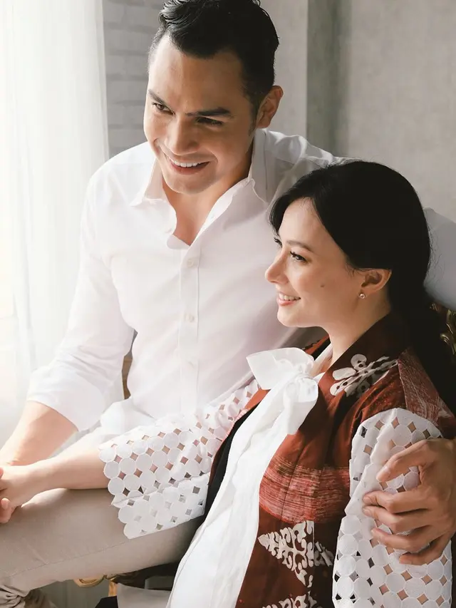 Masuki Trimester Kedua Kehamilan, Ini 6 Potret Asmirandah Pamer Baby Bump