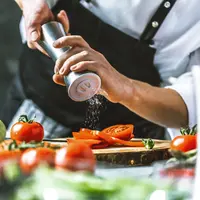 memasak makanan/copyright shutterstock&nbsp;KarepaStock