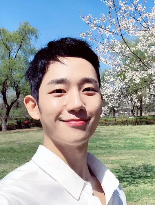 "Aku sangat menikmati syuting setiap hari. Aku bahkan dipanggil Daesae, lantaran banyak yang menganggap drama itu positif. Tapi jujur, aku takut dengan perhatian besar dari publik," tuturnya. (Foto: instagram.com/holyhaein)