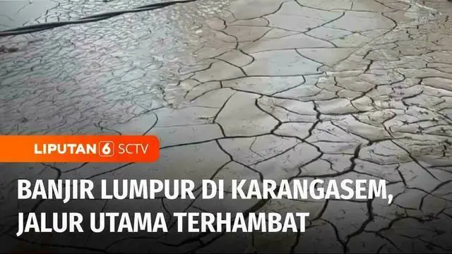 Hujan deras di lereng Gunung Agung, menyebabkan banjir lumpur di Desa Tianyar, Kecamatan Kubu, Karangasem, Bali. Selain merusak perkebunan warga, banjir juga menyebabka akses jalan utama tak dapat dilewati kendaraan.