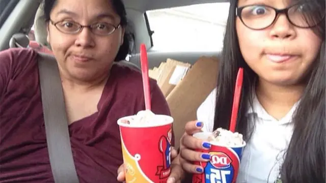 [Bintang] Selama 4 Tahun Gadis Ini Foto Bareng Ibunya, Foto Terakhir Bikin Banyak Orang Sedih