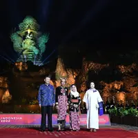 Melihat busana Presiden Xi Jinping yang kenakan tenun Endek Bali (dok. Biro Sekretariat Presiden)