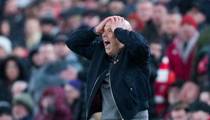 Liverpool harus mengakui keunggulan Paris Saint-Germain dengan skor 0-2 pada leg kedua perempat final Liga Champions 2025/2026. (AP Photo/Jon Super)