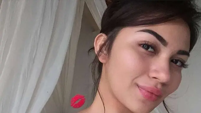 Ariel Tatum Unggah Foto Dengan Bibir Seperti Disengat Lebah Entertainment