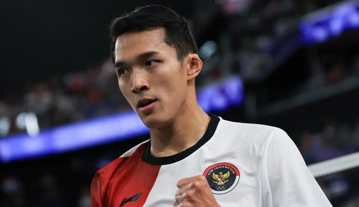 Pebulu tangkis tunggal putra Indonesia, Jonatan Christie menang atas wakil Belgia, Julien Carraggi pada laga Grup L cabang olahraga bulu tangkis Olimpiade Paris 2024 di Porte de la Chapelle Arena, Paris, Prancis, Sabtu (27/07/2024). (Dok. NOC Indonesia/Naif Muhammad Al'as)