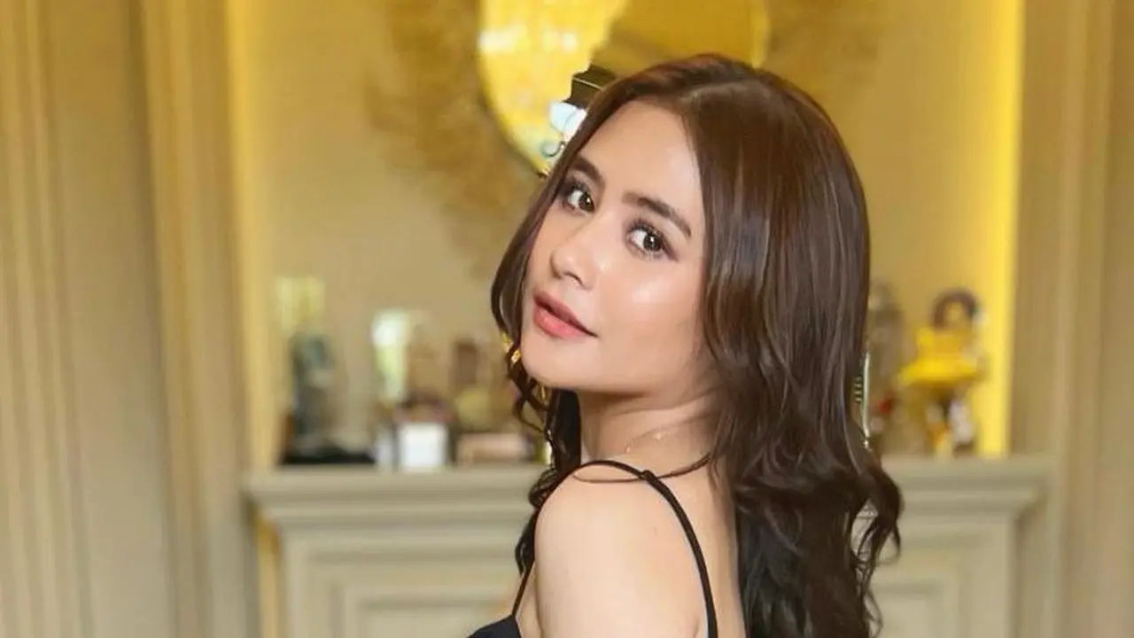 6 Pesona Prilly Latuconsina Pakai Gaun Hitam, Semakin Memukau di Usia 25 Tahun