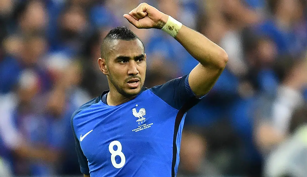1. Dimitri Payet, gelandang West Ham ini namanya meroket saat membela Prancis pada Piala Eropa 2016 lalu. Puncak pencarian nama Payet terjadi pada 5 Juni hingga 11 Juni 2016. (AFP/ Franck Fife)