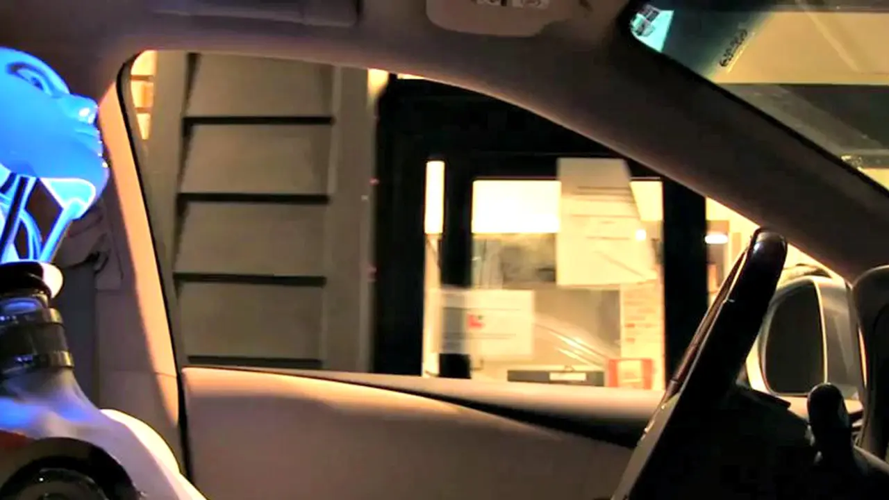 Kejutan Konyol, Robot Ini Memesan Makanan 'Drive Thru'
