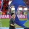 Pelatih Arsenal, Mikel Arteta, berjalan melewati trofi setelah timnya mengalami kekalahan pada pertandingan final Liga Champions antara Paris Saint-Germain (PSG) dan Arsenal FC di Puskas Arena, Budapest, pada 30 Mei 2026. (Foto: Odd ANDERSEN / AFP.)