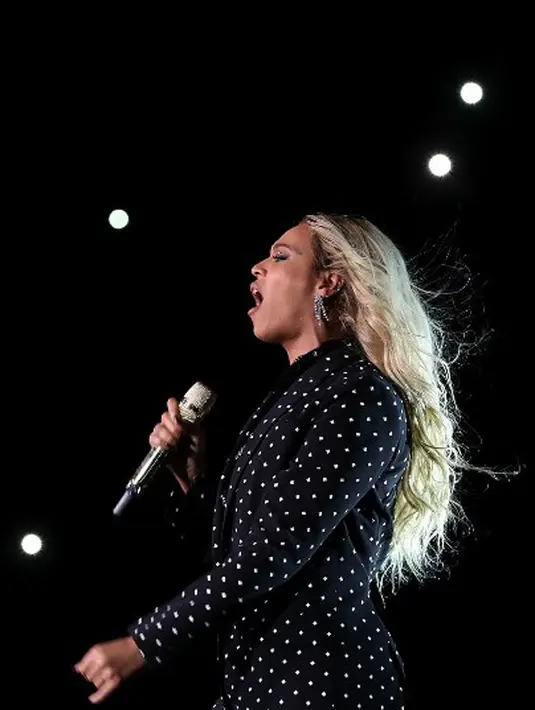 “Tetapi aku dapat menceritakan padamu bahwa Adele dan Beyonce bukanlah dua di antara mereka. Kami mengantisipasi keduanya (Adele dan Beyonce) akan berada dengan kami di Februari nanti,” ucap Ken Ehrlich. (AFP/Bintang.com)
