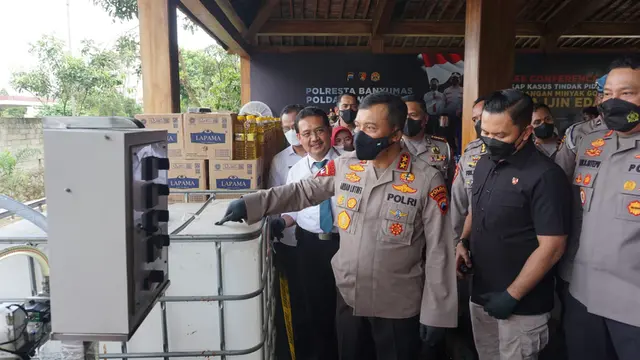 Pengungkapan kasus minyak goreng kemasan ilegal di Banyumas, Jawa Tengah. (Foto: Liputan6.com/Humas Polres Banyumas)