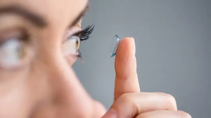 Softlens jadi kebutuhan penampilan/copyright: thinkstockphotos.com
