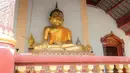 Wat Chiang Man merupakan kuil pertama di Chiang Mai. Tempat tersebut dibuat pada tahun 1296 oleh Raja Mengrai, pemimpin kerajaan Lanna sekaligus pendiri Chiang Mai. (Bola.com/Bagaskara Lazuardi)