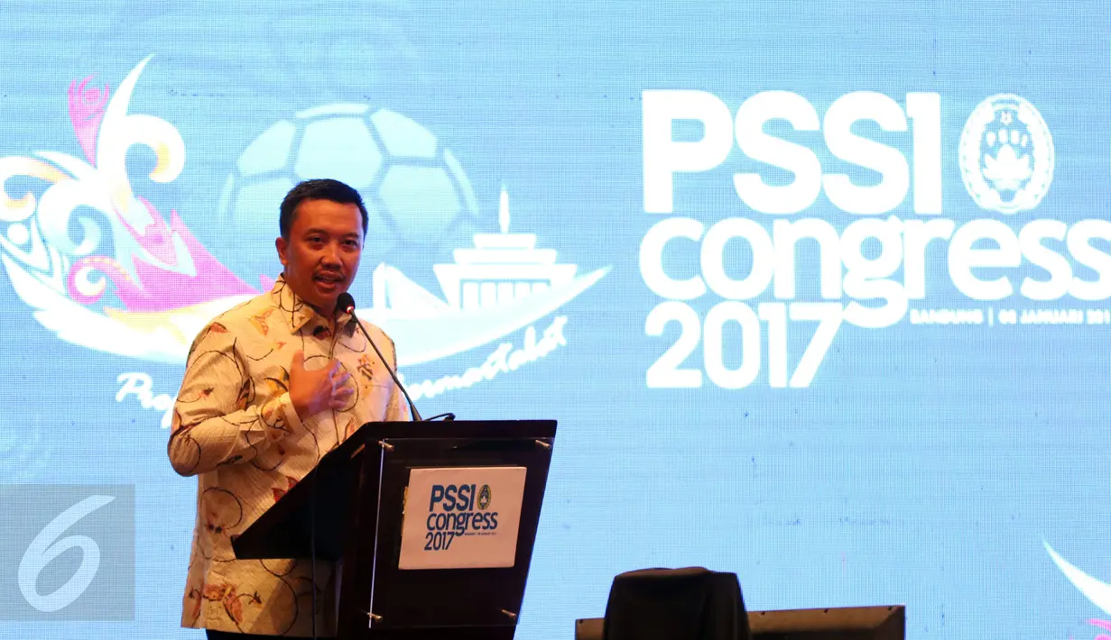 Menpora Imam Nahrawi memberi sambutan jelang membuka Kongres PSSI 2017 di Bandung, Minggu (8/1). Salah satu yang dibahas adalah pencabutan hukuman kepada klub atau individu anggota PSSI. (Liputan6.com/Helmi Fithriansyah)