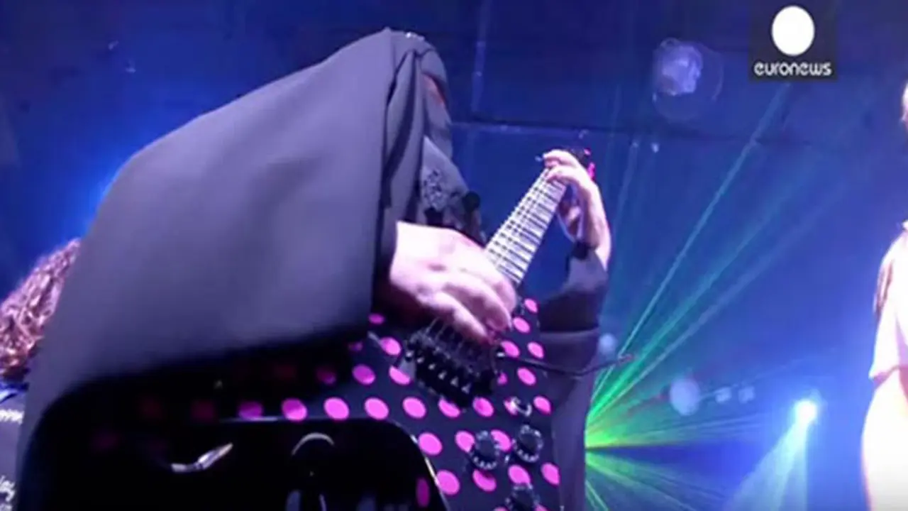 Gisele, Satu-satunya Gitaris Metal yang Bercadar