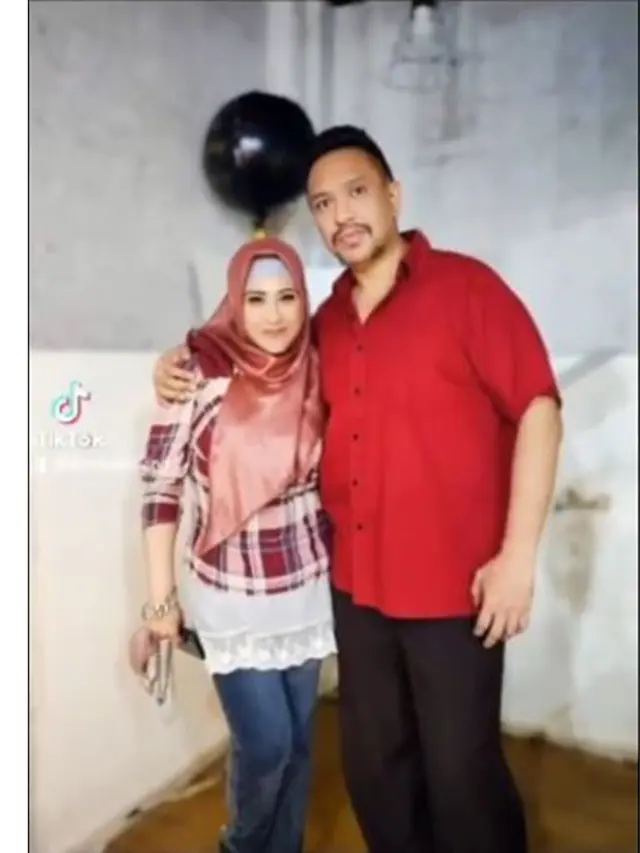 6 Potret Harmonis Neng Wirdha Anak Elvy Sukaesih dan Suami yang Jarang Tersorot