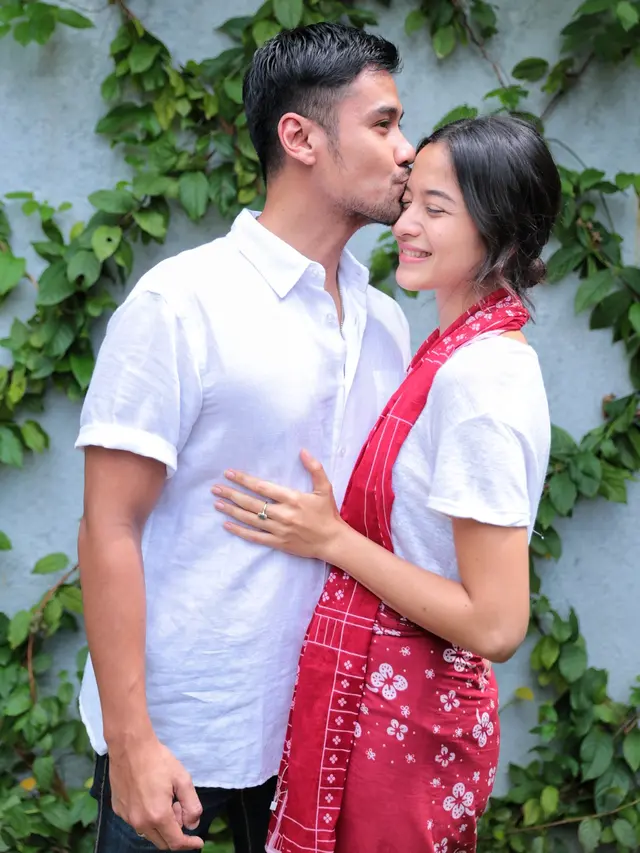 [Bintang] Chicco Jerikho dan Putri Marino