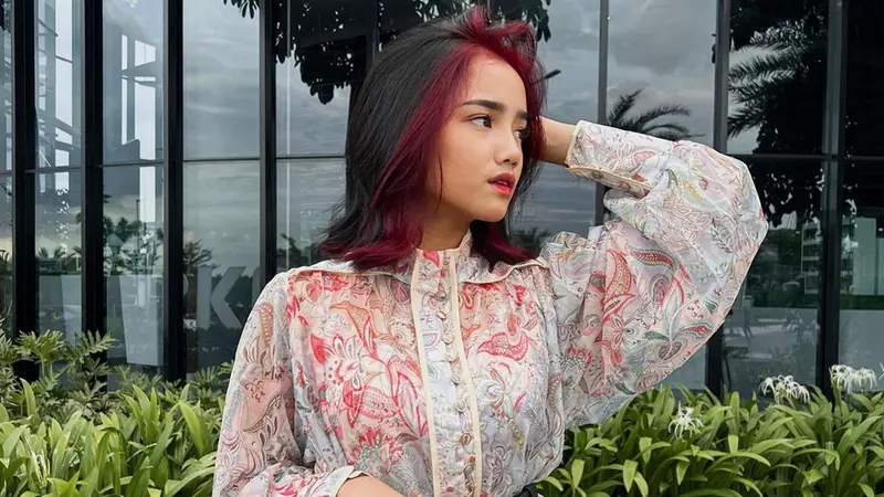 Inspirasi Warna Rambut ala Fuji An, Tampil Beda